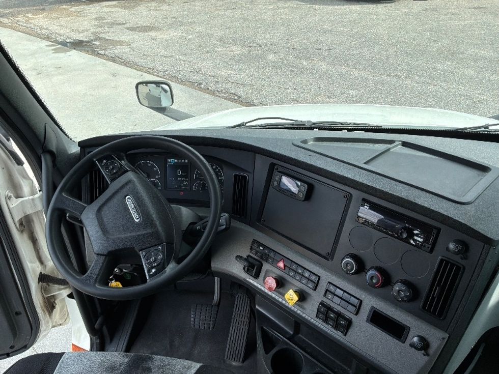 Sleeper Tractor-Heavy Duty Tractors-Freightliner-2020-T12664ST-Montgomery-AL-482,051\n\t\tmiles-$ 70,000 - Image 11