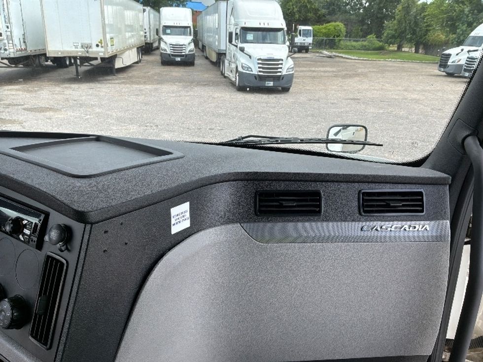 Sleeper Tractor-Heavy Duty Tractors-Freightliner-2020-T12664ST-Montgomery-AL-482,051\n\t\tmiles-$ 70,000 - Image 14
