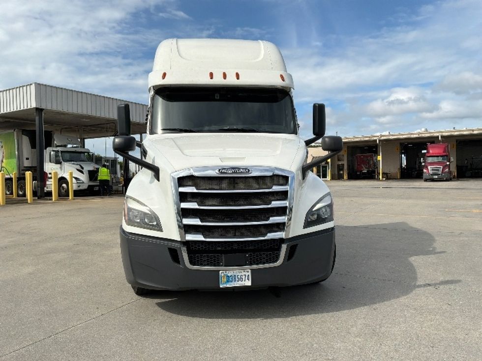 Sleeper Tractor-Heavy Duty Tractors-Freightliner-2020-T12664ST-Montgomery-AL-482,051\n\t\tmiles-$ 70,000 - Image 2