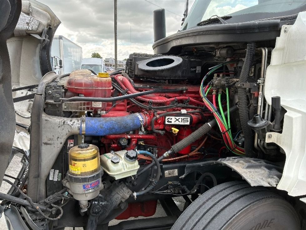 Sleeper Tractor-Heavy Duty Tractors-Freightliner-2020-T12664ST-Montgomery-AL-482,051\n\t\tmiles-$ 70,000 - Image 21