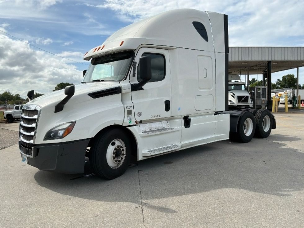 Sleeper Tractor-Heavy Duty Tractors-Freightliner-2020-T12664ST-Montgomery-AL-482,051\n\t\tmiles-$ 70,000 - Image 3