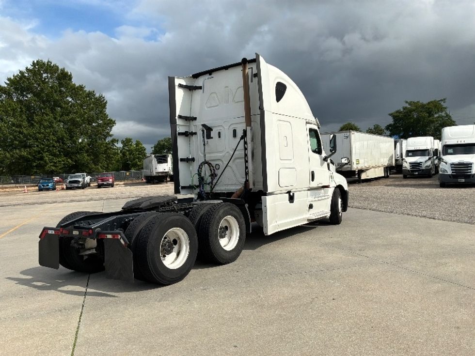 Sleeper Tractor-Heavy Duty Tractors-Freightliner-2020-T12664ST-Montgomery-AL-482,051\n\t\tmiles-$ 70,000 - Image 7