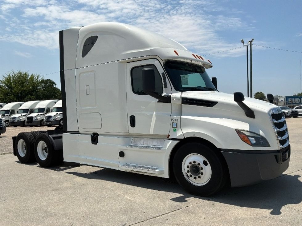 Sleeper Tractor-Heavy Duty Tractors-Freightliner-2020-T12664ST-Montgomery-AL-496,404\n\t\tmiles-$ 67,250 - Image 1