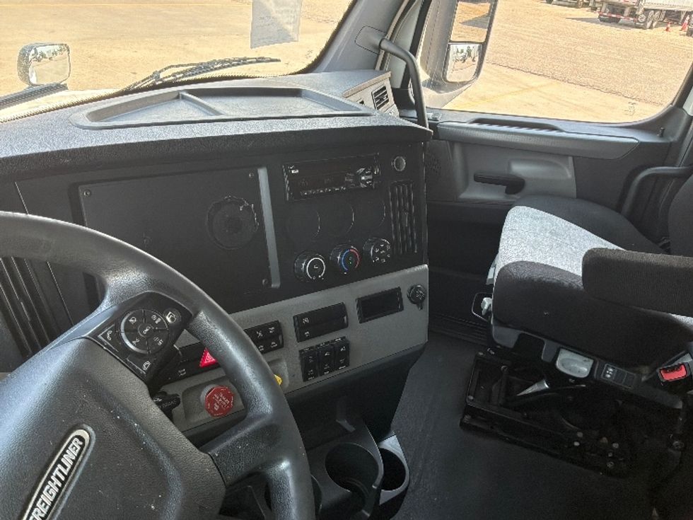 Sleeper Tractor-Heavy Duty Tractors-Freightliner-2020-T12664ST-Montgomery-AL-496,404\n\t\tmiles-$ 67,250 - Image 10
