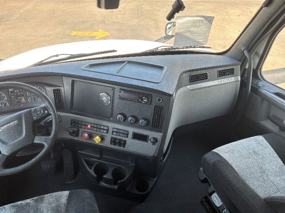 Sleeper Tractor-Heavy Duty Tractors-Freightliner-2020-T12664ST-Montgomery-AL-496,404\n\t\tmiles-$ 67,250 - Image 12