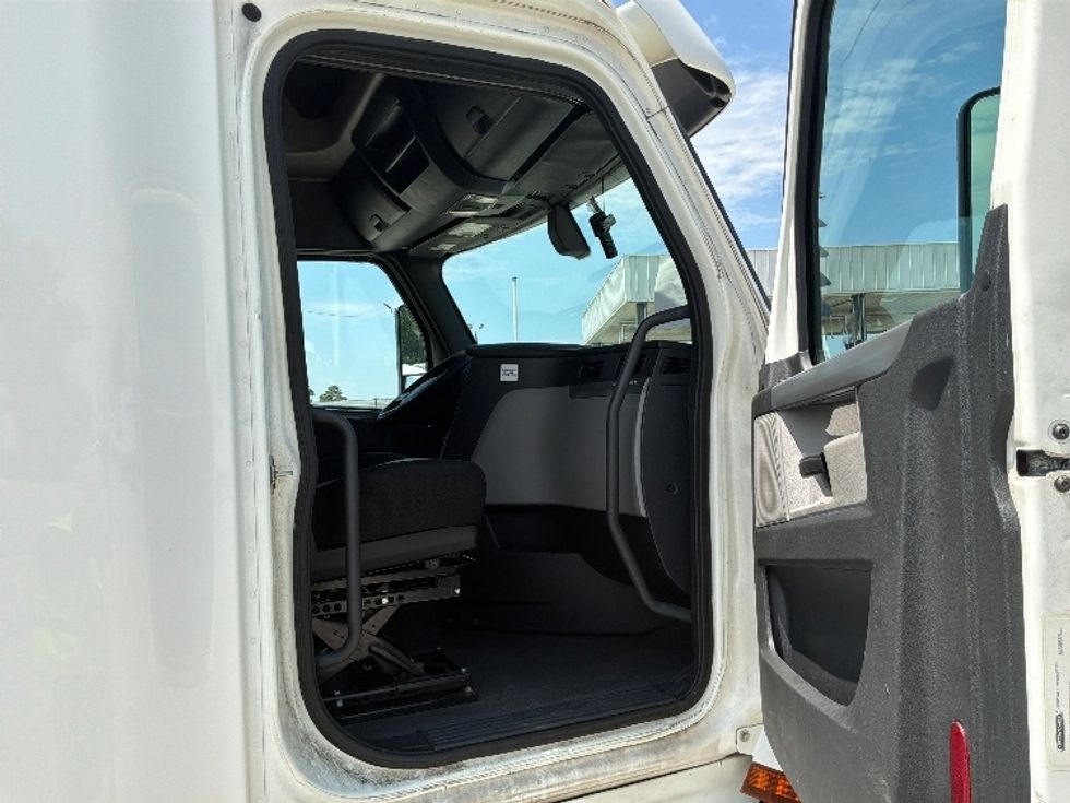 Sleeper Tractor-Heavy Duty Tractors-Freightliner-2020-T12664ST-Montgomery-AL-496,404\n\t\tmiles-$ 67,250 - Image 13
