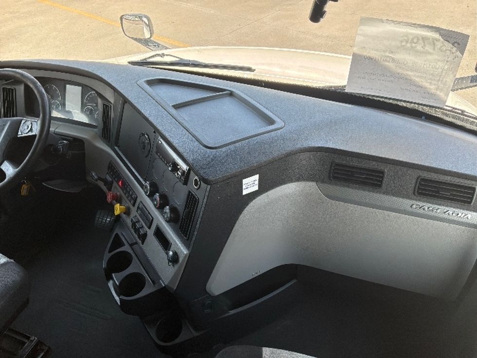 Sleeper Tractor-Heavy Duty Tractors-Freightliner-2020-T12664ST-Montgomery-AL-496,404\n\t\tmiles-$ 67,250 - Image 15