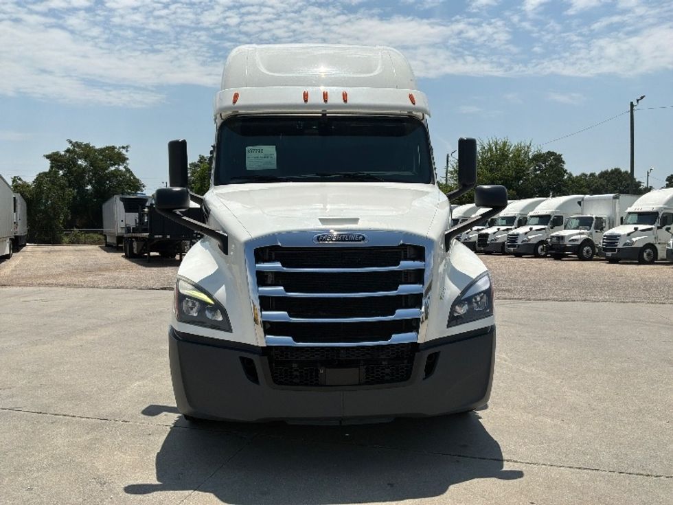 Sleeper Tractor-Heavy Duty Tractors-Freightliner-2020-T12664ST-Montgomery-AL-496,404\n\t\tmiles-$ 67,250 - Image 2