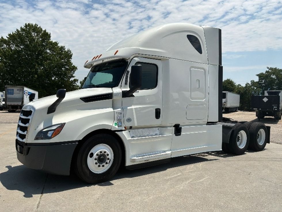 Sleeper Tractor-Heavy Duty Tractors-Freightliner-2020-T12664ST-Montgomery-AL-496,404\n\t\tmiles-$ 67,250 - Image 3