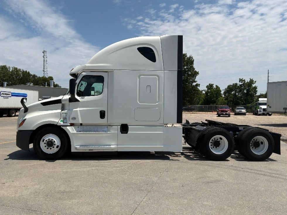 Sleeper Tractor-Heavy Duty Tractors-Freightliner-2020-T12664ST-Montgomery-AL-496,404\n\t\tmiles-$ 67,250 - Image 4