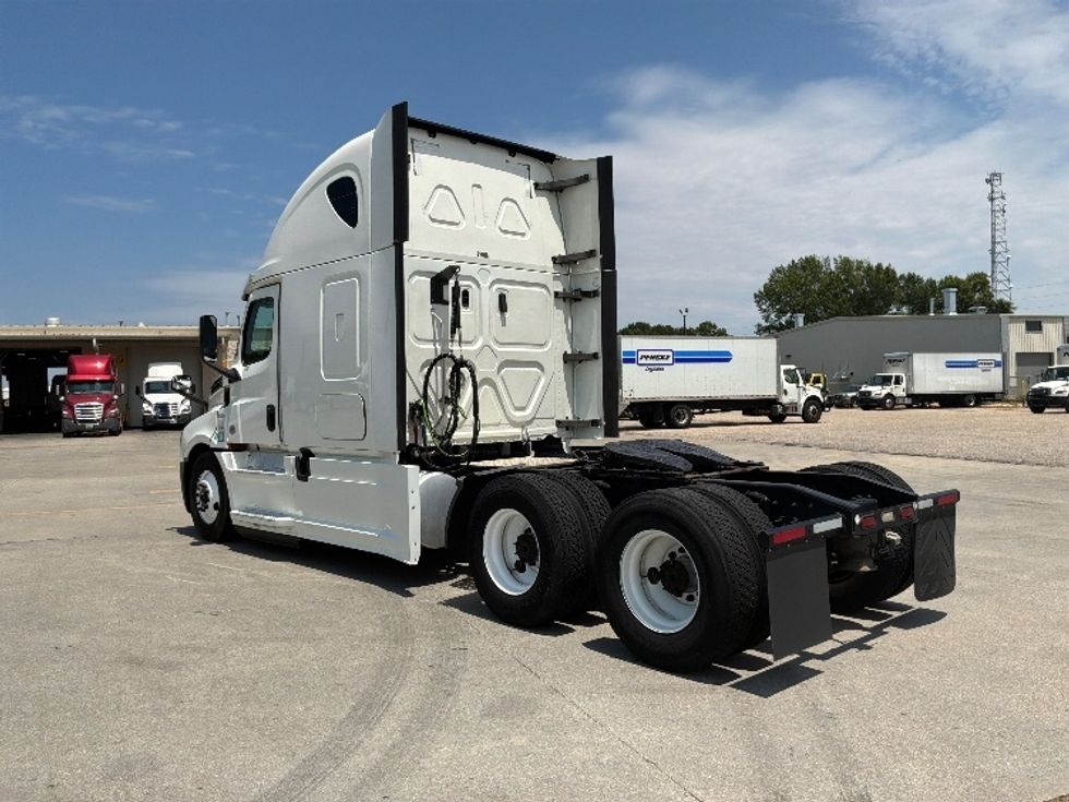 Sleeper Tractor-Heavy Duty Tractors-Freightliner-2020-T12664ST-Montgomery-AL-496,404\n\t\tmiles-$ 67,250 - Image 5