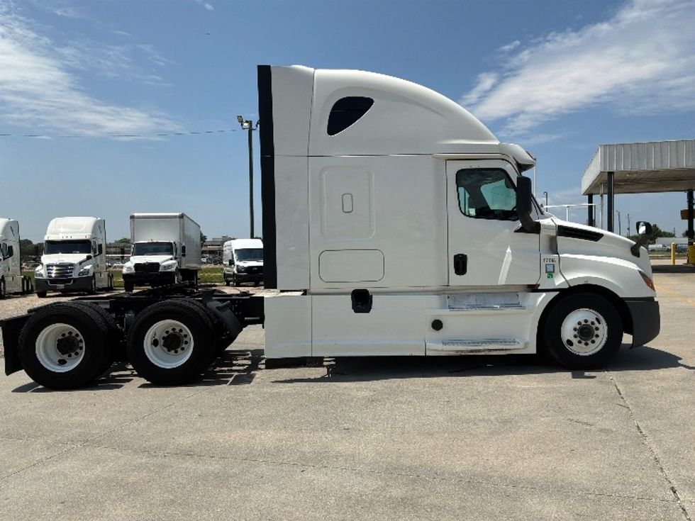 Sleeper Tractor-Heavy Duty Tractors-Freightliner-2020-T12664ST-Montgomery-AL-496,404\n\t\tmiles-$ 67,250 - Image 8