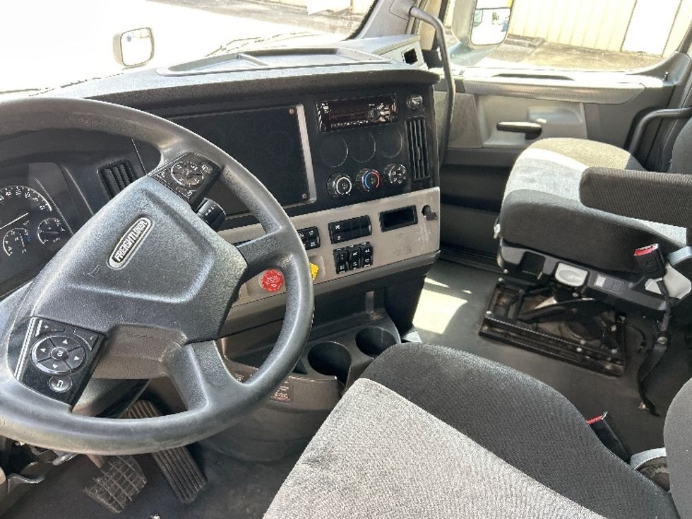 Sleeper Tractor-Heavy Duty Tractors-Freightliner-2020-T12664ST-Montgomery-AL-496,984\n\t\tmiles-$ 67,000 - Image 10