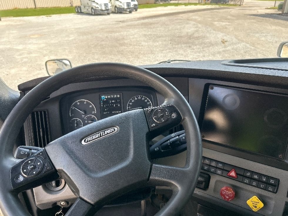 Sleeper Tractor-Heavy Duty Tractors-Freightliner-2020-T12664ST-Montgomery-AL-496,984\n\t\tmiles-$ 67,000 - Image 11