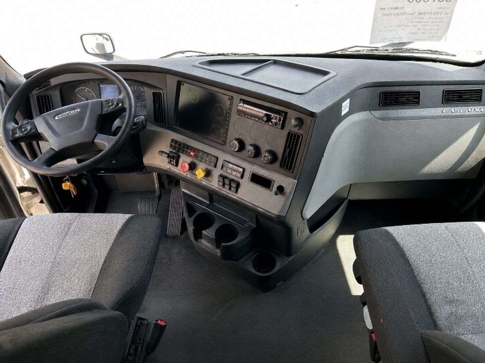 Sleeper Tractor-Heavy Duty Tractors-Freightliner-2020-T12664ST-Montgomery-AL-496,984\n\t\tmiles-$ 67,000 - Image 12