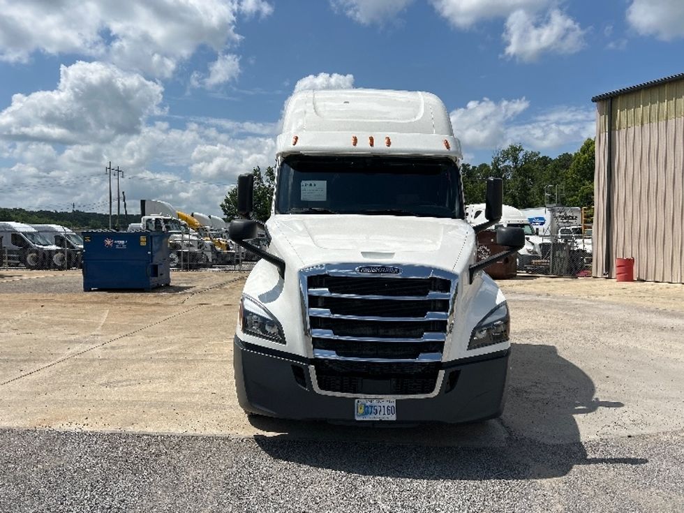 Sleeper Tractor-Heavy Duty Tractors-Freightliner-2020-T12664ST-Montgomery-AL-496,984\n\t\tmiles-$ 67,000 - Image 2