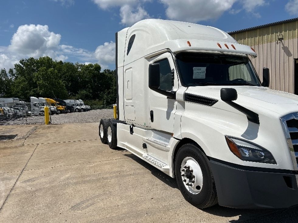 Sleeper Tractor-Heavy Duty Tractors-Freightliner-2020-T12664ST-Montgomery-AL-496,984\n\t\tmiles-$ 67,000 - Image 3