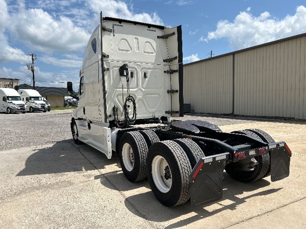 Sleeper Tractor-Heavy Duty Tractors-Freightliner-2020-T12664ST-Montgomery-AL-496,984\n\t\tmiles-$ 67,000 - Image 5