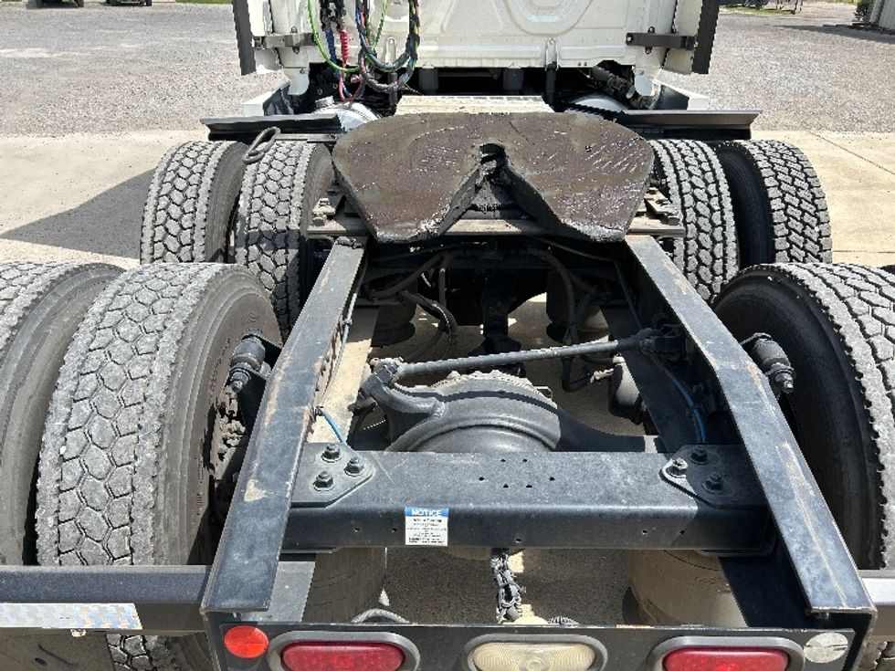 Sleeper Tractor-Heavy Duty Tractors-Freightliner-2020-T12664ST-Montgomery-AL-496,984\n\t\tmiles-$ 67,000 - Image 6