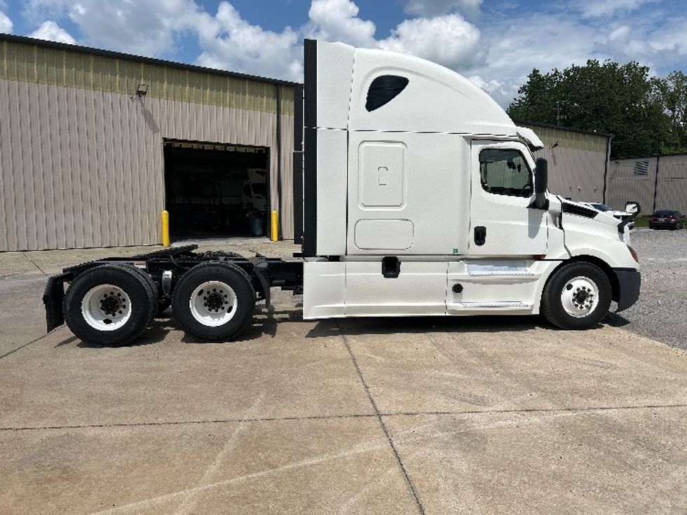 Sleeper Tractor-Heavy Duty Tractors-Freightliner-2020-T12664ST-Montgomery-AL-496,984\n\t\tmiles-$ 67,000 - Image 8