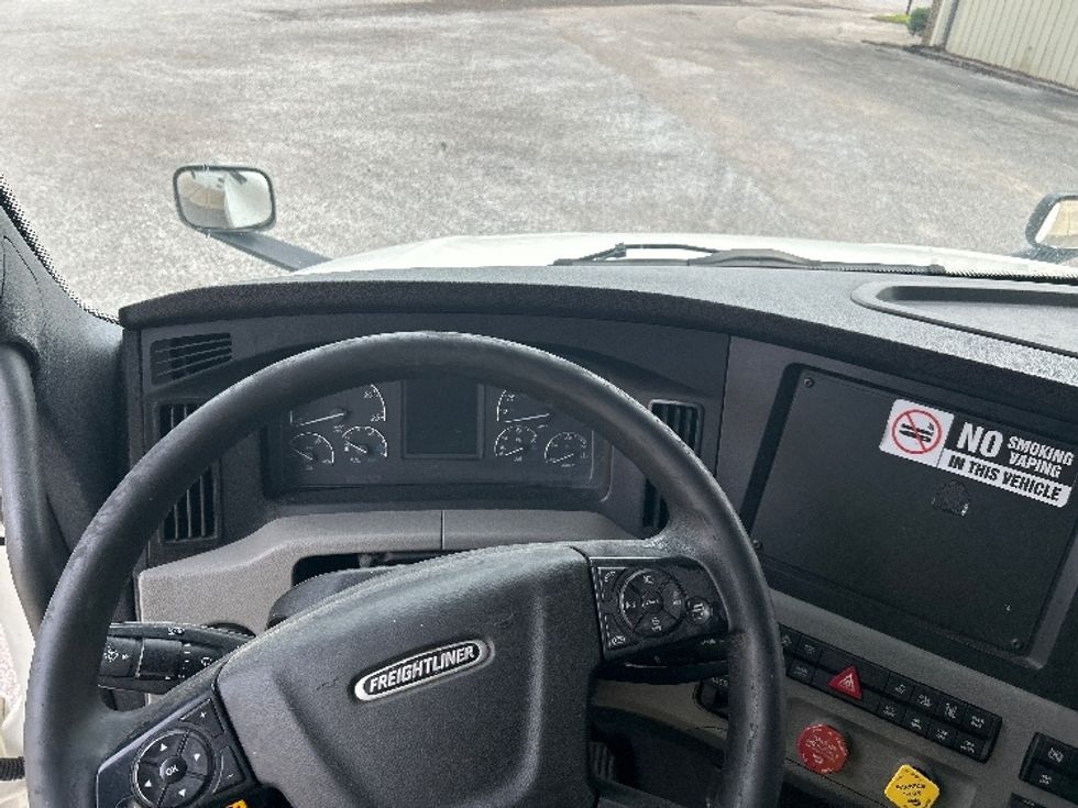 Sleeper Tractor-Heavy Duty Tractors-Freightliner-2020-T12664ST-Montgomery-AL-506,481\n\t\tmiles-$ 61,500 - Image 10