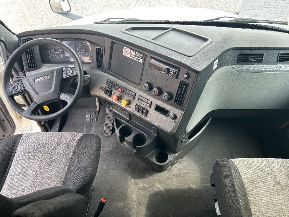 Sleeper Tractor-Heavy Duty Tractors-Freightliner-2020-T12664ST-Montgomery-AL-506,481\n\t\tmiles-$ 61,500 - Image 11