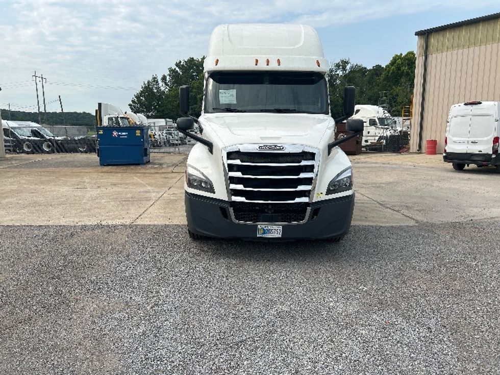 Sleeper Tractor-Heavy Duty Tractors-Freightliner-2020-T12664ST-Montgomery-AL-506,481\n\t\tmiles-$ 61,500 - Image 2