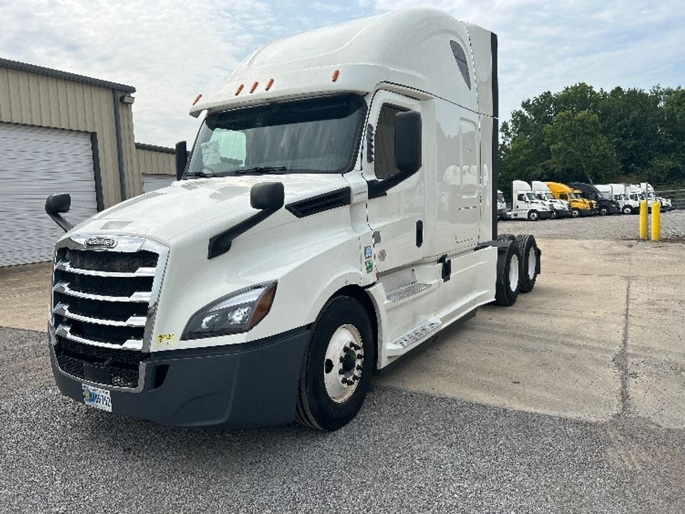 Sleeper Tractor-Heavy Duty Tractors-Freightliner-2020-T12664ST-Montgomery-AL-506,481\n\t\tmiles-$ 61,500 - Image 3