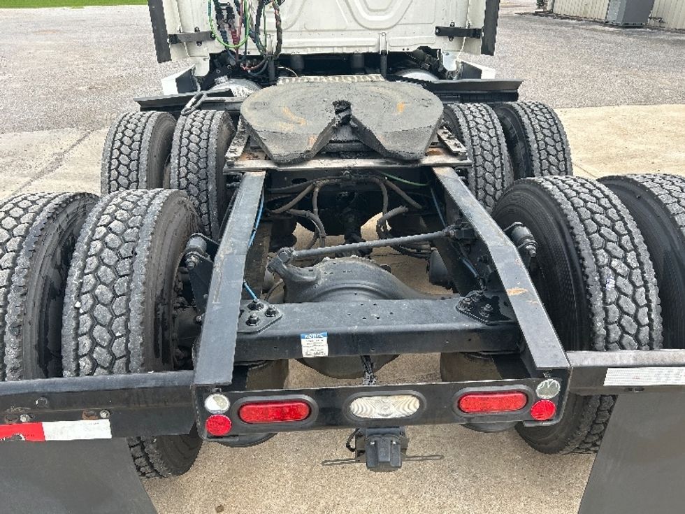 Sleeper Tractor-Heavy Duty Tractors-Freightliner-2020-T12664ST-Montgomery-AL-506,481\n\t\tmiles-$ 61,500 - Image 5