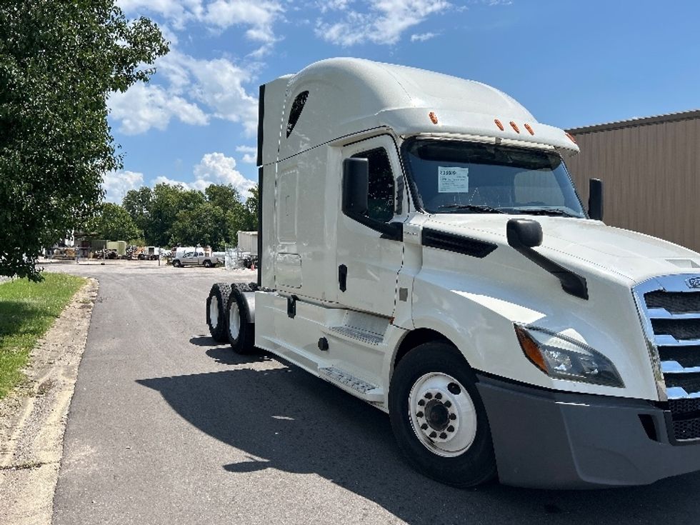 Sleeper Tractor-Heavy Duty Tractors-Freightliner-2020-T12664ST-Montgomery-AL-510,908\n\t\tmiles-$ 68,750 - Image 1