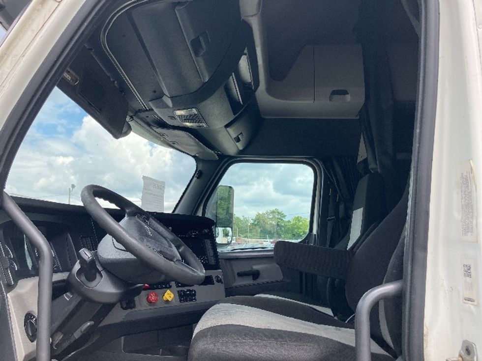 Sleeper Tractor-Heavy Duty Tractors-Freightliner-2020-T12664ST-Montgomery-AL-510,908\n\t\tmiles-$ 68,750 - Image 10
