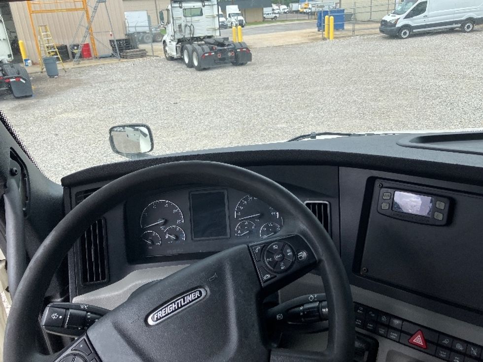 Sleeper Tractor-Heavy Duty Tractors-Freightliner-2020-T12664ST-Montgomery-AL-510,908\n\t\tmiles-$ 68,750 - Image 11