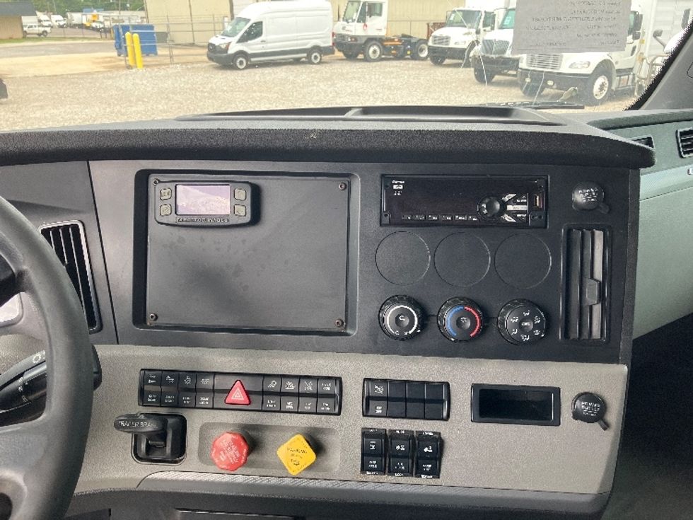 Sleeper Tractor-Heavy Duty Tractors-Freightliner-2020-T12664ST-Montgomery-AL-510,908\n\t\tmiles-$ 68,750 - Image 12