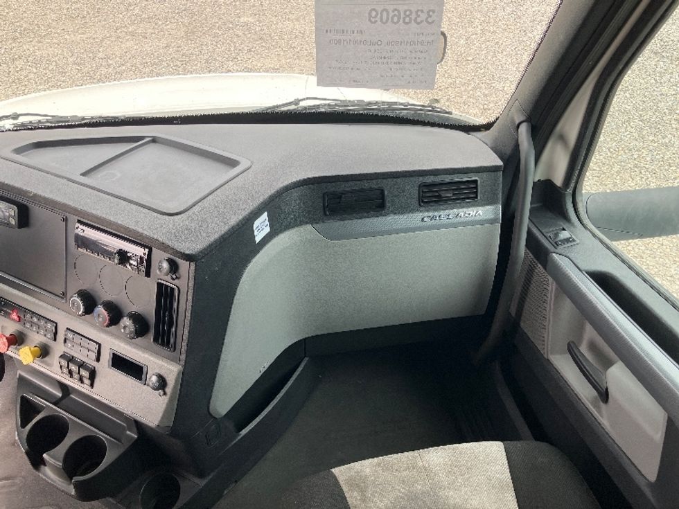 Sleeper Tractor-Heavy Duty Tractors-Freightliner-2020-T12664ST-Montgomery-AL-510,908\n\t\tmiles-$ 68,750 - Image 15