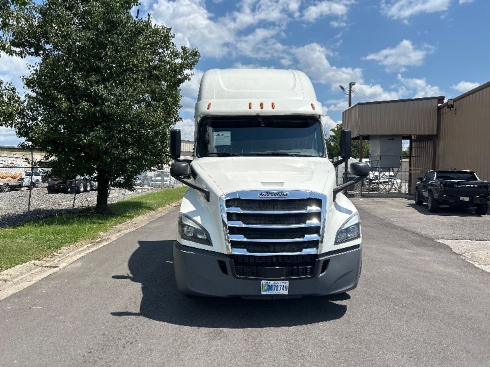Sleeper Tractor-Heavy Duty Tractors-Freightliner-2020-T12664ST-Montgomery-AL-510,908\n\t\tmiles-$ 68,750 - Image 2