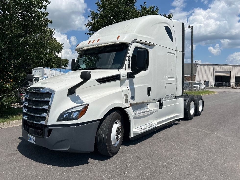 Sleeper Tractor-Heavy Duty Tractors-Freightliner-2020-T12664ST-Montgomery-AL-510,908\n\t\tmiles-$ 68,750 - Image 3