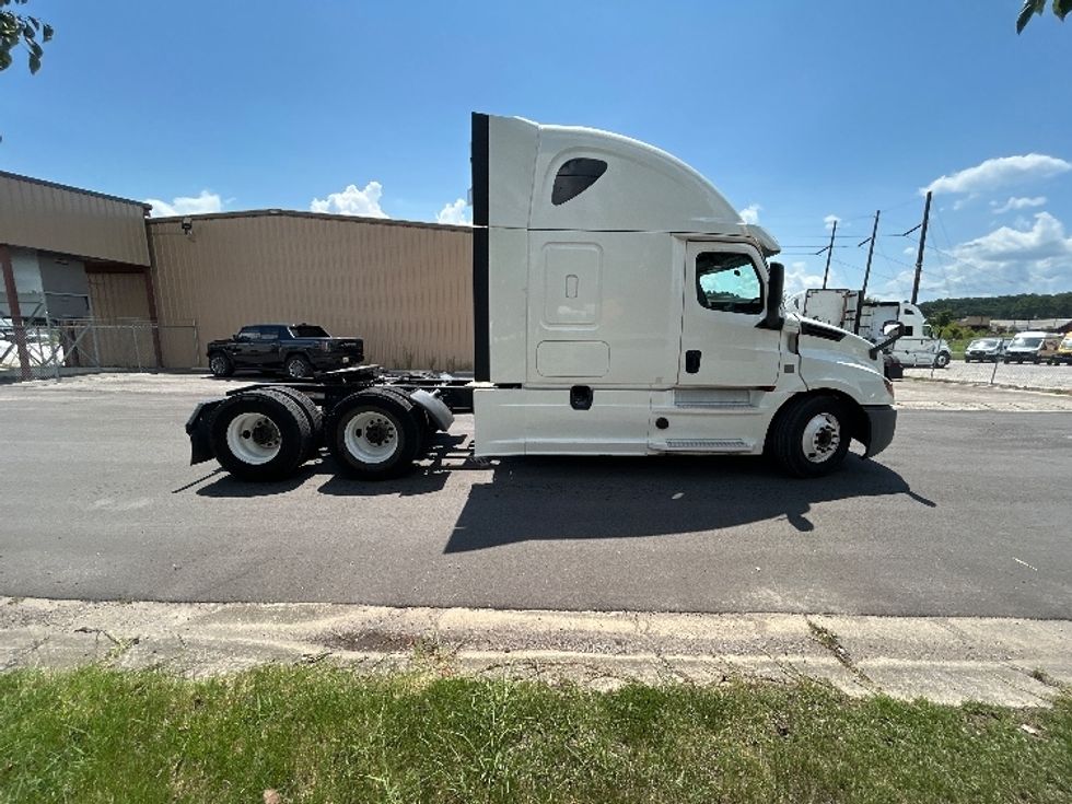Sleeper Tractor-Heavy Duty Tractors-Freightliner-2020-T12664ST-Montgomery-AL-510,908\n\t\tmiles-$ 68,750 - Image 8