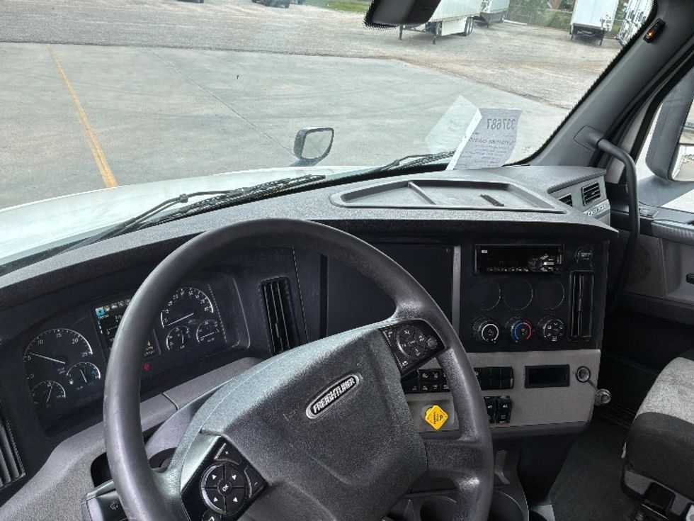 Sleeper Tractor-Heavy Duty Tractors-Freightliner-2020-T12664ST-Montgomery-AL-511,832\n\t\tmiles-$ 60,000 - Image 10