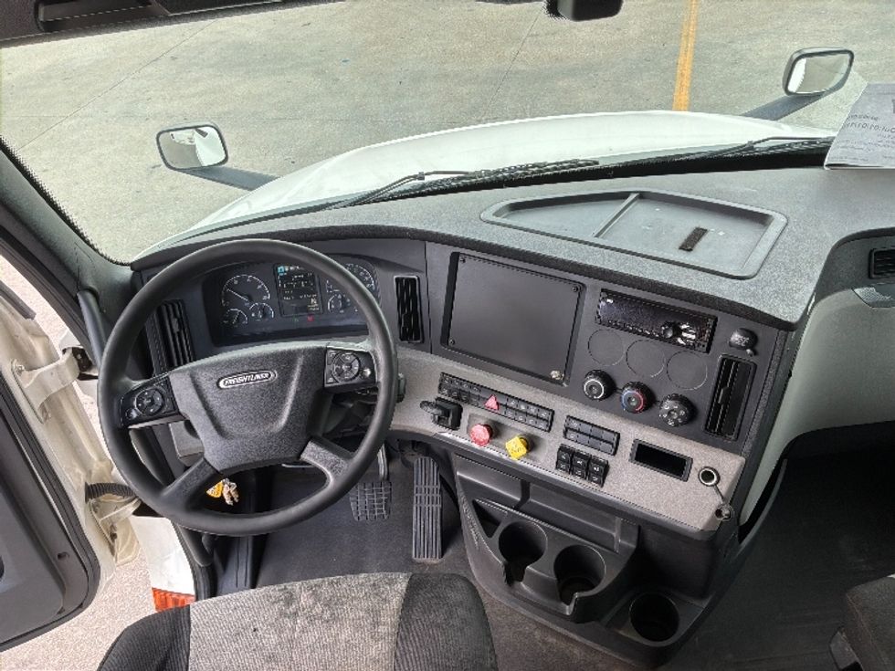 Sleeper Tractor-Heavy Duty Tractors-Freightliner-2020-T12664ST-Montgomery-AL-511,832\n\t\tmiles-$ 60,000 - Image 11