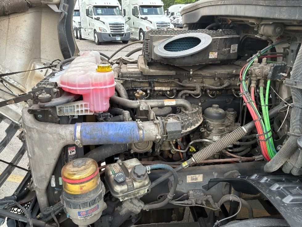 Sleeper Tractor-Heavy Duty Tractors-Freightliner-2020-T12664ST-Montgomery-AL-511,832\n\t\tmiles-$ 60,000 - Image 21