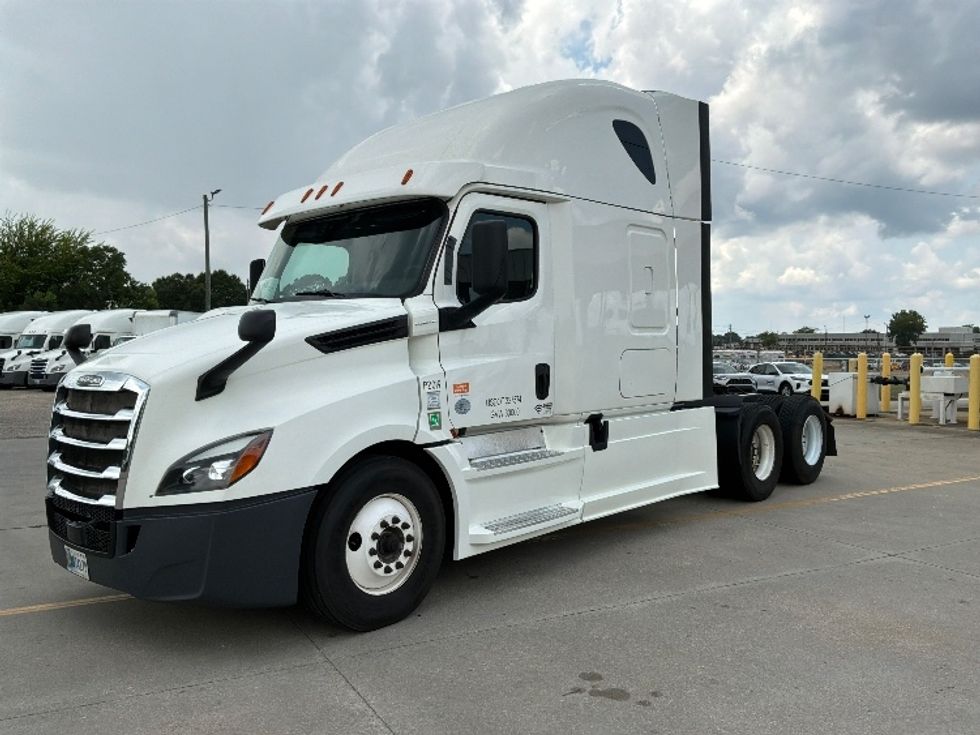 Sleeper Tractor-Heavy Duty Tractors-Freightliner-2020-T12664ST-Montgomery-AL-511,832\n\t\tmiles-$ 60,000 - Image 3