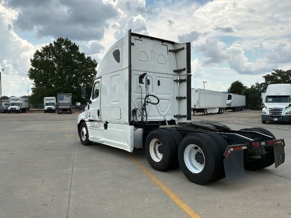 Sleeper Tractor-Heavy Duty Tractors-Freightliner-2020-T12664ST-Montgomery-AL-511,832\n\t\tmiles-$ 60,000 - Image 5