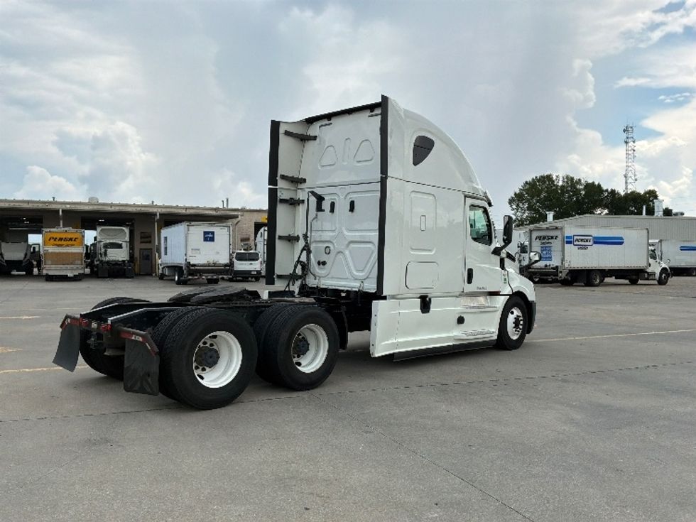 Sleeper Tractor-Heavy Duty Tractors-Freightliner-2020-T12664ST-Montgomery-AL-511,832\n\t\tmiles-$ 60,000 - Image 7