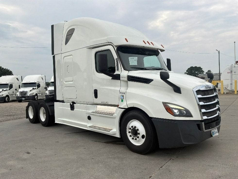 Sleeper Tractor-Heavy Duty Tractors-Freightliner-2020-T12664ST-Montgomery-AL-528,102\n\t\tmiles-$ 66,750 - Image 1