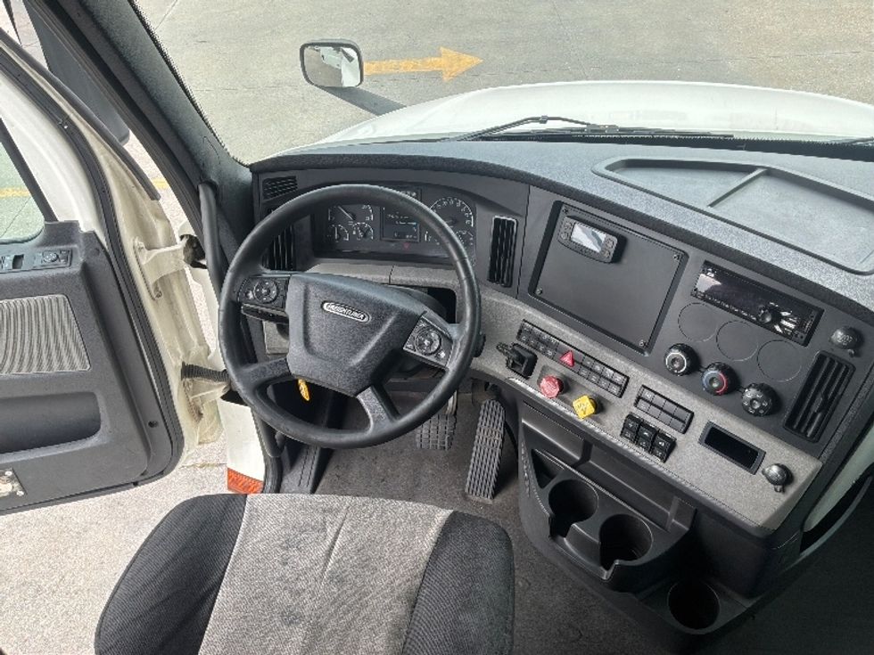 Sleeper Tractor-Heavy Duty Tractors-Freightliner-2020-T12664ST-Montgomery-AL-528,102\n\t\tmiles-$ 66,750 - Image 11