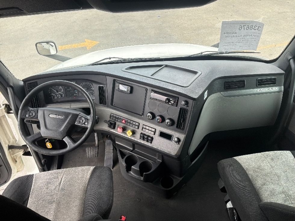Sleeper Tractor-Heavy Duty Tractors-Freightliner-2020-T12664ST-Montgomery-AL-528,102\n\t\tmiles-$ 66,750 - Image 12
