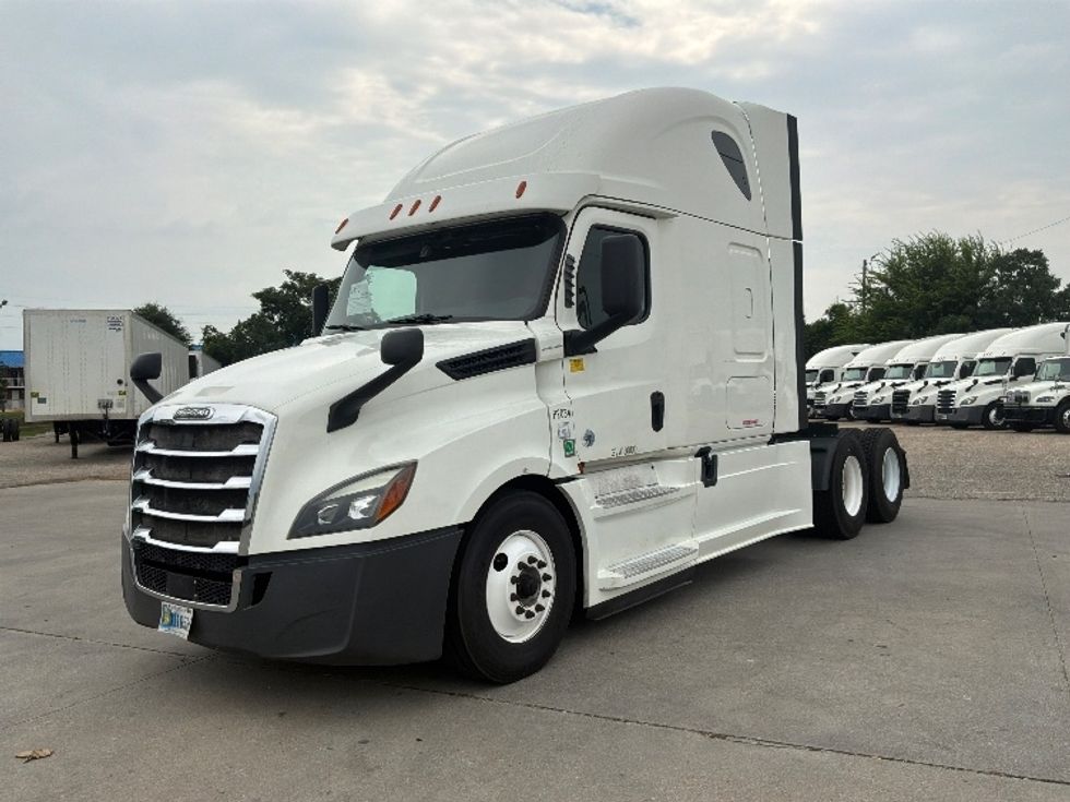 Sleeper Tractor-Heavy Duty Tractors-Freightliner-2020-T12664ST-Montgomery-AL-528,102\n\t\tmiles-$ 66,750 - Image 3