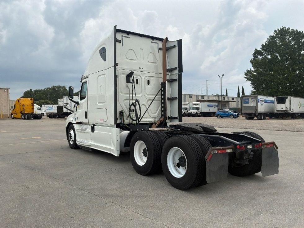 Sleeper Tractor-Heavy Duty Tractors-Freightliner-2020-T12664ST-Montgomery-AL-528,102\n\t\tmiles-$ 66,750 - Image 5