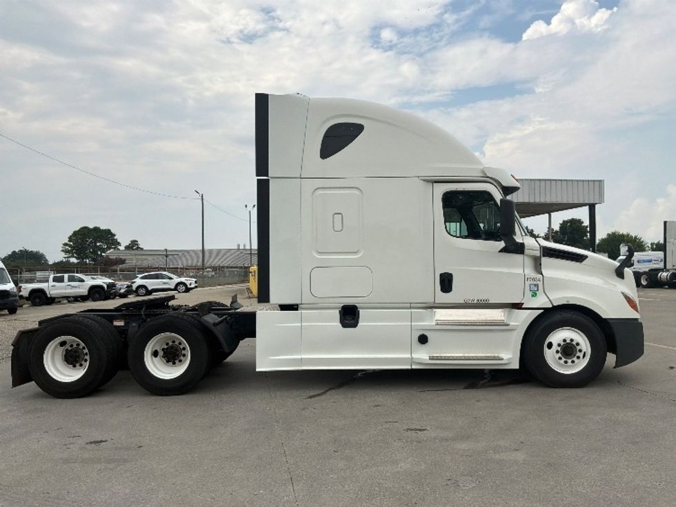 Sleeper Tractor-Heavy Duty Tractors-Freightliner-2020-T12664ST-Montgomery-AL-528,102\n\t\tmiles-$ 66,750 - Image 8