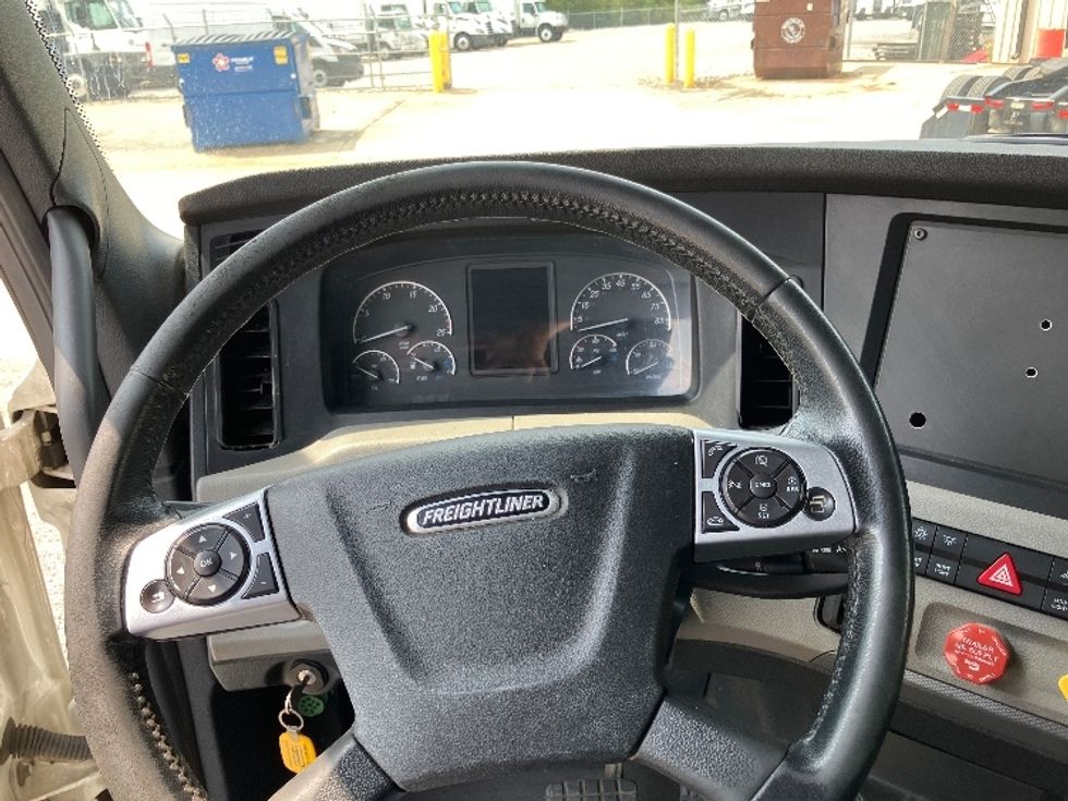 Sleeper Tractor-Heavy Duty Tractors-Freightliner-2020-T12664ST-Montgomery-AL-568,660\n\t\tmiles-$ 59,000 - Image 11